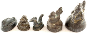 Myanmar (Burma)
Opiumgewichte
5 Bronze-Gewichte. Ente, Widder, Fisch, etc. Zusammen 131,92 g. sehr schön