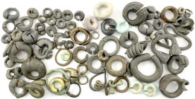 Thailand
Lots
Konvolut Ringgeld ("Kelok") aus Bronze, Blei und Zinn. Ca. 80 Stück. Köhler-Osbahr vermutete deren Ursprung in Thailand im Lavapura-Re...