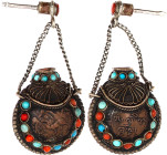 Tibet
Snuffbottle, gefertigt aus 2 Kupfer-Sho-Münzen 1949 besetzt mit Türkisen und Himalaya-Koralle. 40 X 32 X 18 mm. sehr schön Exemplar Emporium Ha...