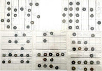 Vietnam-Annam
Lots
Sammlung von 82 Vanh-Münzen des 11. bis 19. Jh. Meist bestimmt. schön bis sehr schön