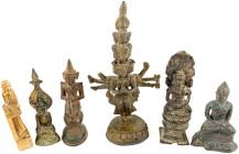 Lots Asien allgemein
6 kl. Skulpturen aus China/Thailand/Indien/Nepal. 5 X Bronze, 1 X Speckstein. Meist buddhistische Gottheiten, Höhe jeweils ca. 1...