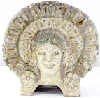 Etrusker
Gute Museumsreplik: Etruskisches Antefix, Vorlage um 500 v. Chr. Darstellung eines Korenkopfes mit breitem Haarschmuck zwischen zwei Blüten,...