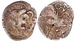 Gallische Kelten
Veneti
Billon Stater, vor 56 v. Chr. Kopf r. /stilisierter Reiter springt über Eber. 6,41 g. sehr schön. DT. 2291.