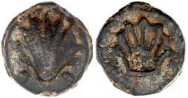 Römische Republik
Aes Grave, 289-211 v. Chr
Aes grave Sextans 269/244 v. Chr. Muschel mit 2 Wertpunkten/Muschelinneres. 46,45 g. sehr schön, selten....