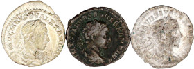 Kaiserzeit
Severus Alexander, 222-235
3 Denare: Aequitas, Libertas und Jupiter. sehr schön bis vorzüglich