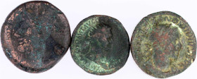 Römer
allgemein
3 Bronzemünzen: Republik As, Domitian Dupondius, Severus Alexander Sesterz. schön
