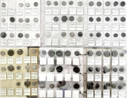 Allgemein
Album mit ca. 260 antiken Münzen. Griechen, Römer. Byzanz, Provinzialen und ein wenig Islam. U.a. Makedonien Drachme Alexander III., Parthi...