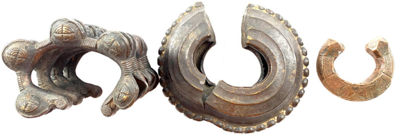 Afrika
3 große, schwere Bronzemanillen: 1. Durchmesser 16,5 cm, 2422 g, stark e...