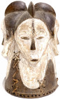 Afrika
Gabun: Helmmaske, sogen. "Ngontang" der Fang-Stämme (Bulu, Ntumu, Betsi und Kwele). Holz, Leder und Kaolin. Höhe 36 cm. Vgl. PERROIS, L. Ances...