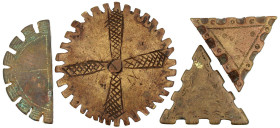 Afrika
Ghana/Ashanti: 4 Messing-Akan-Goldstaubgewichte, diverse Formen. 16./17. Jh. meist sehr schön