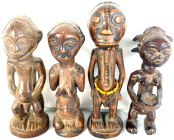 Afrika
Kongo: 4 hölzerne "Nkisis". Figuren von guten Hausgeistern eines Ahnenaltars. Höhe je 95 bis 110 mm