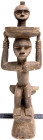 Afrika
Kongo: Figur einer auf einem Schemel hockenden Frau, auf dem Kopf ein Tablett mit Kinderkopf haltend. Wohl Stamm der Luba. Holz, Höhe 67 cm kl...