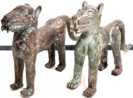 Afrika
Nigeria: 2 sogenannte "Benin-Katzen", Bronze. Länge 55 bzw. 57 cm. Vgl. "Kunst in Schwarzafrika" Seiten 134/135