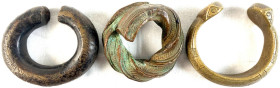 Afrika
Nigeria: 3 Bronzemanillen. Durchmesser 8 bis 9 cm