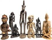 Zusammenstellungen/Lots
6 Holzskulpturen verschiedener afrikanischer Ethnien, u.a. der Massai, der Senufo, der Makonde, etc. Höhe ca. 50 bis 90 cm