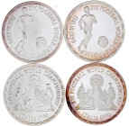 Ägypten
Republik, seit 1972
4 X 5 Pounds 1990 zur Fussball-WM in Italien. Je einmal antike Gottheiten vor Pyramide und Fußball sowie Spieler mit Bal...
