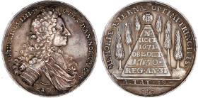Dänemark
Frederik IV., 1699-1730
Silbermedaille 1730 von P. Berg, a.s. Tod. Brb. r./Pyramide. 39 mm, 33,46 g. sehr schön, Randfehler. Galster 324.