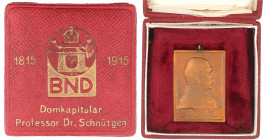 Köln-Stadt
Tragbare rechteckige Bronzeplakette 1915 zum 100. Geb. Bismarcks. 45 X 33 mm. Im goldbedruckten Originaletui, personalisiert für Prof. Dr....