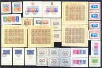 Lots und Sammlungen
Ausland (alphabetisch)
Schweiz 1934-1960 gest.: Gestempelter Bestand von nur Blockausgaben ab Block 1 bis Block 17, dabei Bl. 1 ...