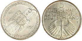 Gedenkmünzen
5 Deutsche Mark, Silber, 1952-1979
Germanisches Museum 1952 D. vorzüglich/Stempelglanz, kl. Kratzer, winz. Randfehler. Jaeger 388.