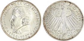 Gedenkmünzen
5 Deutsche Mark, Silber, 1952-1979
Eichendorff 1957 J. fast Stempelglanz, winz. Randfehler, winz. Kratzer. Jaeger 391.