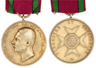 Deutschland
Deutsche Länder, bis 1918
Sachsen-Altenburg: Goldene Verdienstmedaille Ernst II. mit Signatur am Band. (Silber vergoldet). vorzüglich. O...