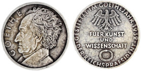 Deutschland
Weimarer Republik, 1919-1933
Ehrenpreis des Reichspräsidenten 1932 von Walter Raemisch, für Kunst und Wissenschaft. Silber 62 mm; 100,46...