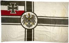 Sonstige militär. Gegenstände
Reichskriegsflagge des Ersten Weltkrieges. Ca. 140 X 180 cm