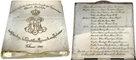 Sonstige militär. Gegenstände
Gläserne Tabakdose mit Silberdeckel. Offiziersgeschenk Februar 1907 für Oberst Maschke, gewidmet vom Offizierskorps des...