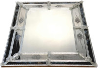 Glas
Prunkvoller Wandspiegel aus Murano-Glas. 82 X 101 cm. KEIN VERSAND/NO SHIPPING POSSIBLE