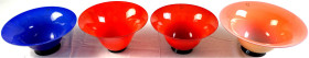 Glas
4 Versionen der Designer-Schale "Anni Trenta" v. Venini Murano. Blau, 2 X rot (1983 und 1989) und 1 X innen rot, außen ocker von 1998