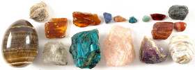 Mineralien und Fossilien
Kl. Posten Mineralien, u.a. Malachit, Rosenquarz, Bernstein, Amethyst, Achat, Mondstein (eierförmig geschliffen), usw