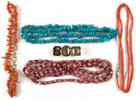 Schmuck
Lots Schmuckstücke/Edelsteine
Schmuckschatulle mit Edelsteinen und Halbedelsteinen: 3 geschliffene Rauchquarze, 11 Mondsteine, großem Aquama...