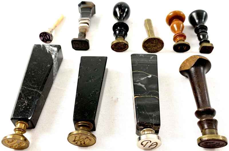 Siegel
Sammlung von 10 alten Petschaften, meist mit Initialen, einmal mit Adels...