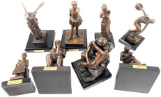 Skulpturen und Plastiken
Kl. Sammlung von 8 verschiedenen Repliken zu berühmten Bronzefiguren, alles Bronze verkleinert, im Wachsausschmelzverfahren ...