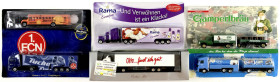 Lots Varia
Posten original verpackter LKW-Modelle, Oldtimer-Modelle, Rennwagen-Modelle, dazu 4 moderne - auf alt getrimmte - hölzerne Puttenköpfe aus...