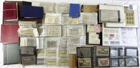 Lots
Deutschland
Notgeldscheine, Ausnahmenachlass eines Händlers mit hunderten von Scheinen, dabei Inflation bis zur Billion, Kleingeldscheine, 1914...