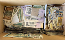 Lots
Deutschland
Karton mit tausenden von Geldscheinen, überwiegend Reichsbanknoten aber auch Notgeldscheine gesichtet. Bitte besichtigen, möglicher...