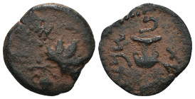 Judea. 1. revolt. (67-68 AD). Æ Prutah. Obv: amphora. Rev: vine leaf. artificial sandpatina. Weight 1,57 gr - Diameter 15 mm