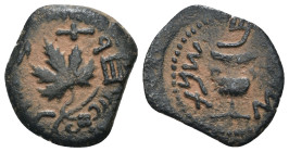 Judea. 1. revolt. (67-68 AD). Æ Prutah. Obv: amphora. Rev: vine leaf. artificial sandpatina. Weight 2,15 gr - Diameter 16 mm