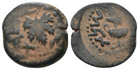 Judea. 1. revolt. (67-68 AD). Æ Prutah. Obv: amphora. Rev: vine leaf. artificial sandpatina. Weight 2,47 gr - Diameter 15 mm
