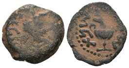 Judea. 1. revolt. (67-68 AD). Æ Prutah. Obv: amphora. Rev: vine leaf. artificial sandpatina. Weight 2,59 gr - Diameter 16 mm