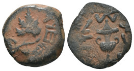 Judea. 1. revolt. (67-68 AD). Æ Prutah. Obv: amphora. Rev: vine leaf. artificial sandpatina. Weight 2,79 gr - Diameter 14 mm