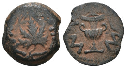 Judea. 1. revolt. (67-68 AD). Æ Prutah. Obv: amphora. Rev: vine leaf. artificial sandpatina. Weight 2,79 gr - Diameter 14 mm