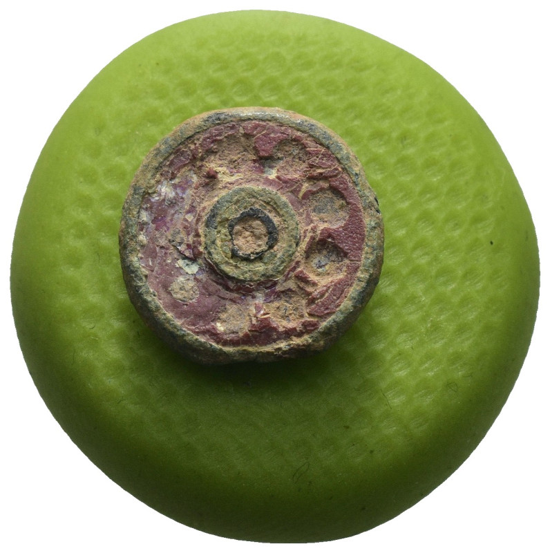 ancient. bronze button. enamel. Weight 1,70 gr - Diameter 12 mm