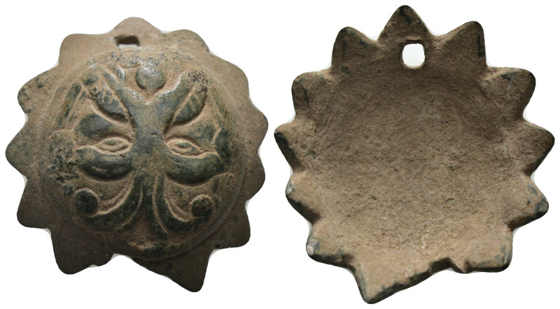 Islamic. bronze ornament. Weight 10,01 gr- Diameter 27 mm