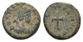 Arcadius. (402-450 AD). Æ Follis. Antioch. Obv: diademed bust of Arcadius right. Rev: cross in wreath. Weight 1,14 gr - Diameter 8 mm
