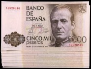 1979. 5000 pesetas. (Ed. E4a) (Ed. 478a). 23 de octubre, Juan Carlos I. 13 billetes, series A, C, E (pareja correlativa), F, M, N, S, T y W a Z. S/C-/...