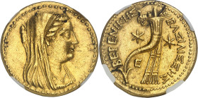 GRÈCE ANTIQUE - GREEK
Royaume lagide, Ptolémée III (246-221 av. J.-C.). Pentadrachme d’Or, au standard attique, au nom et à l’effigie de Bérénice II N...