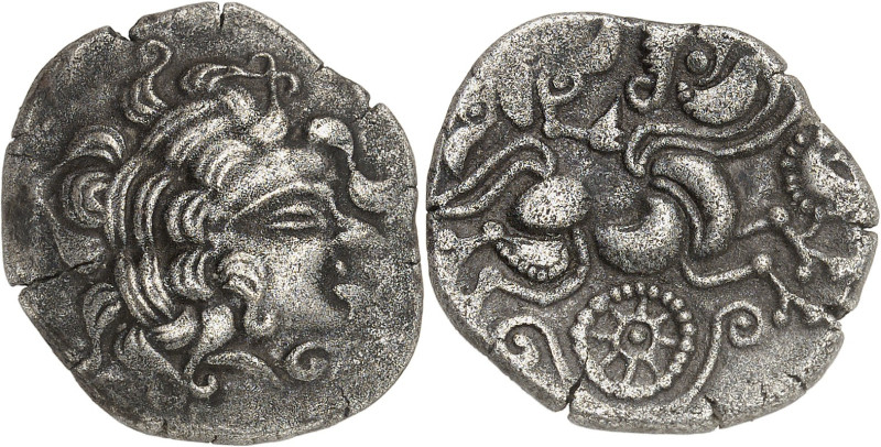 GAULE - CELTIC
Riedones (IIe-Ier siècle av. J.-C.). Statère de billon au profil ...